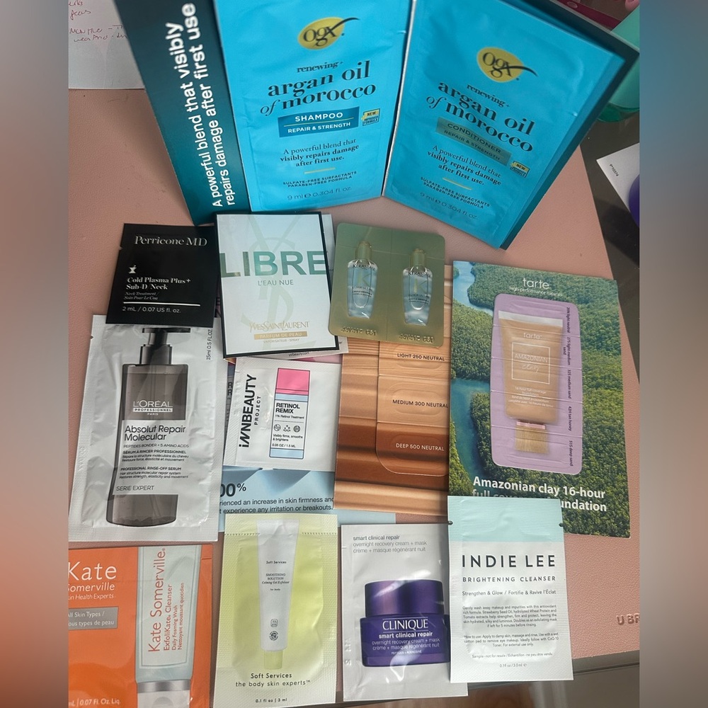 12 beauty/skincare samples